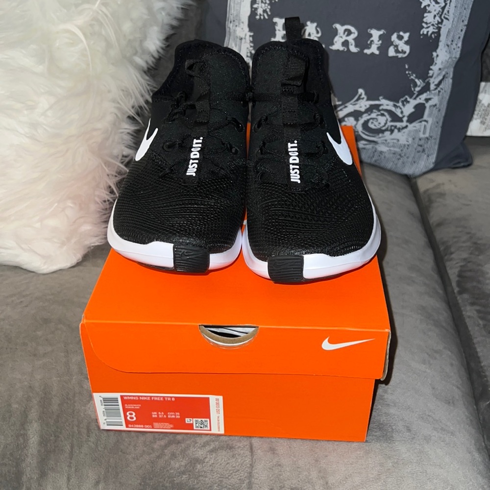 Wmns Nike free tr 8